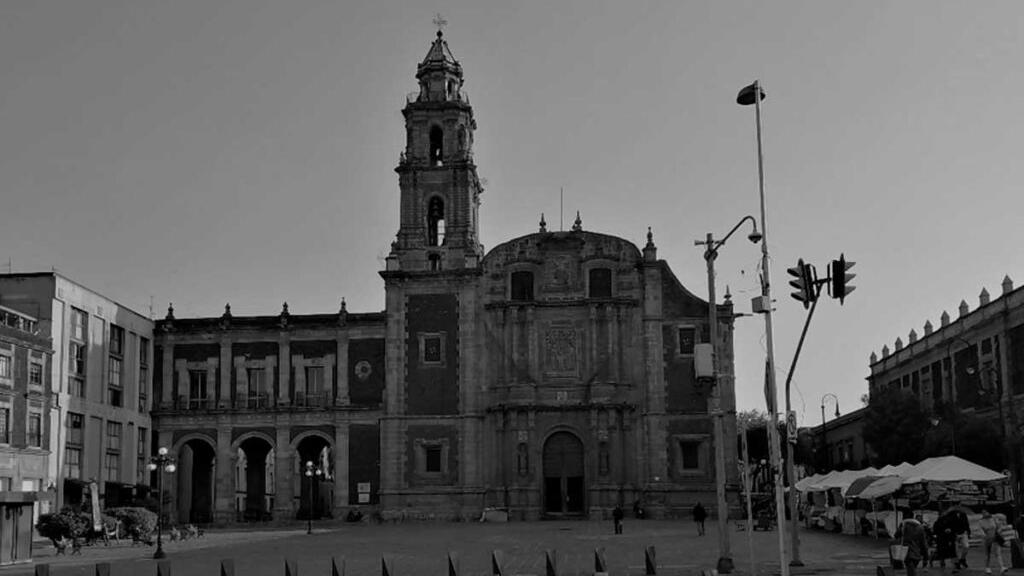 La emblemática Plaza de Santo Domingo en Ciudad de México